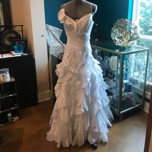 Brand NEW Wedding Gown A-Line w/ ruffle skirt